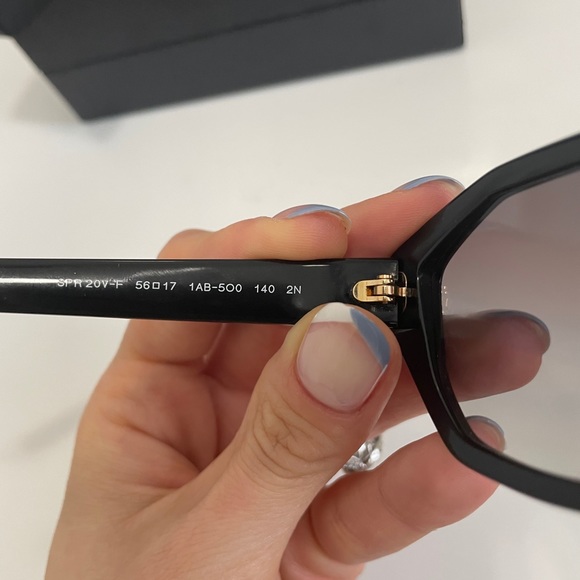 Prada sunglassss - Picture 4 of 6